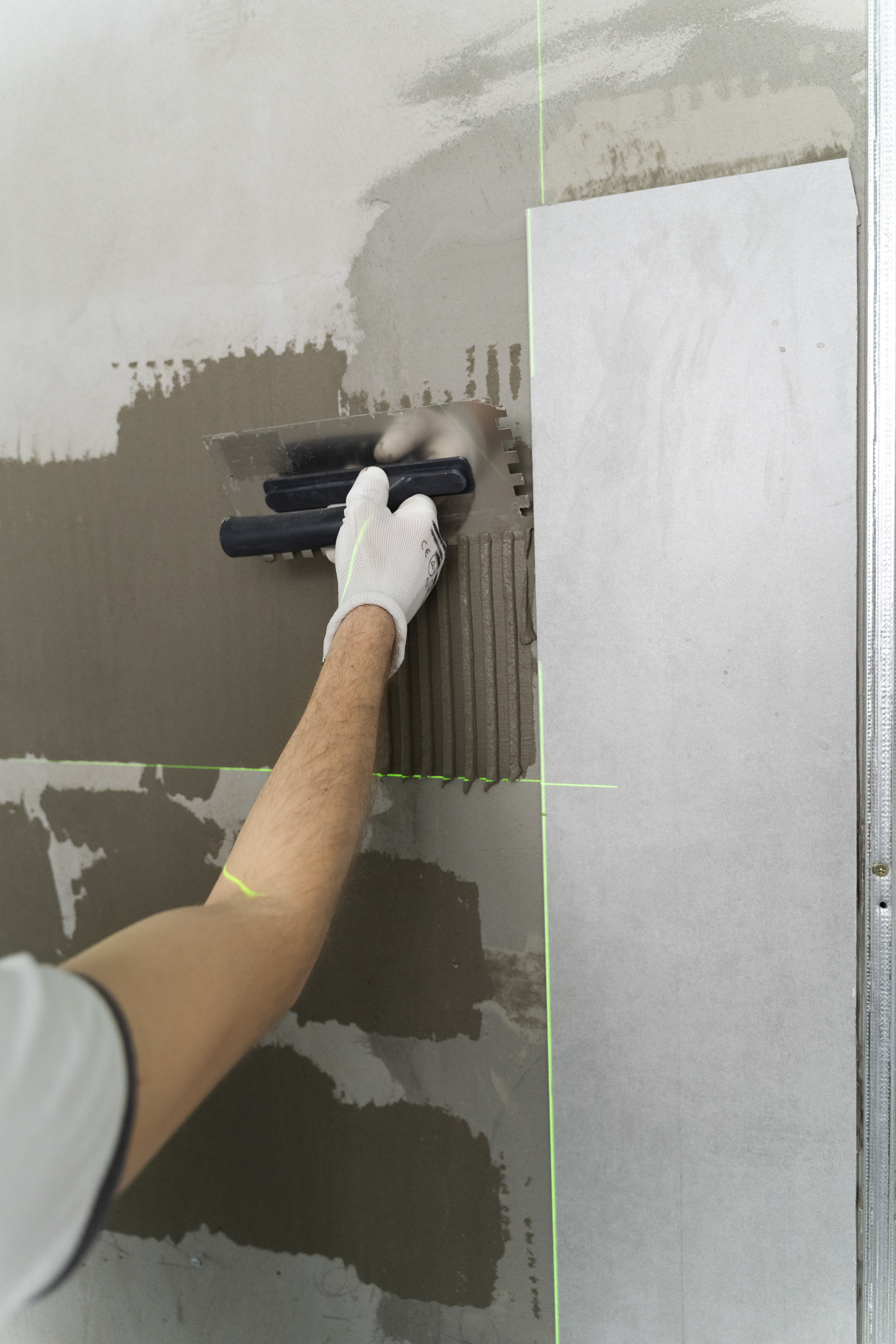 tiler-working-renovation-apartment